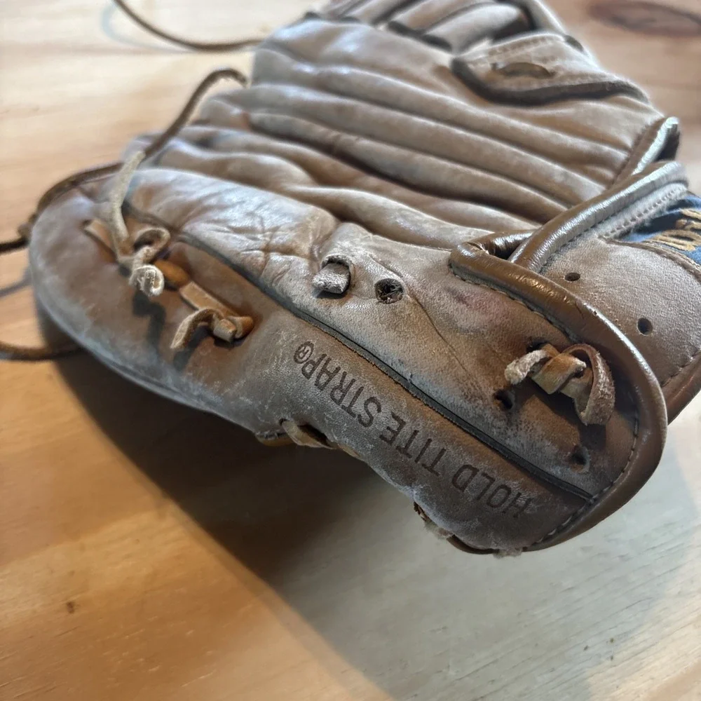 WILSON DETROIT TIGERS MARK THE BIRD FIDRYCH A2250 VINTAGE GLOVE RHT FAIR COND.